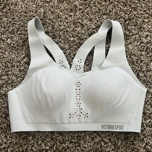 Victoria Sport Angel Max grey sports bra.